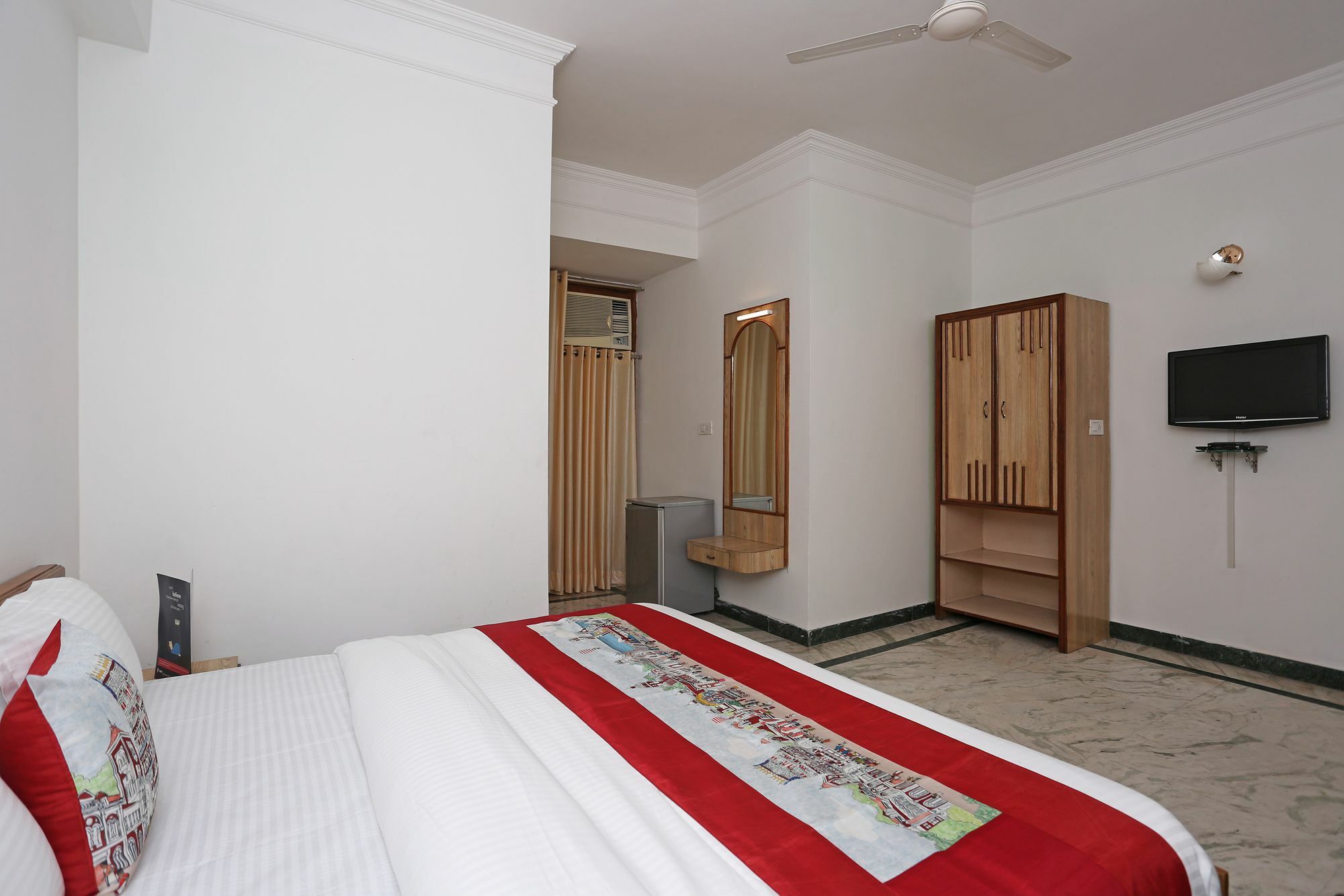 Oyo 10072 Hotel Amrit Regency Dehradun Exterior foto
