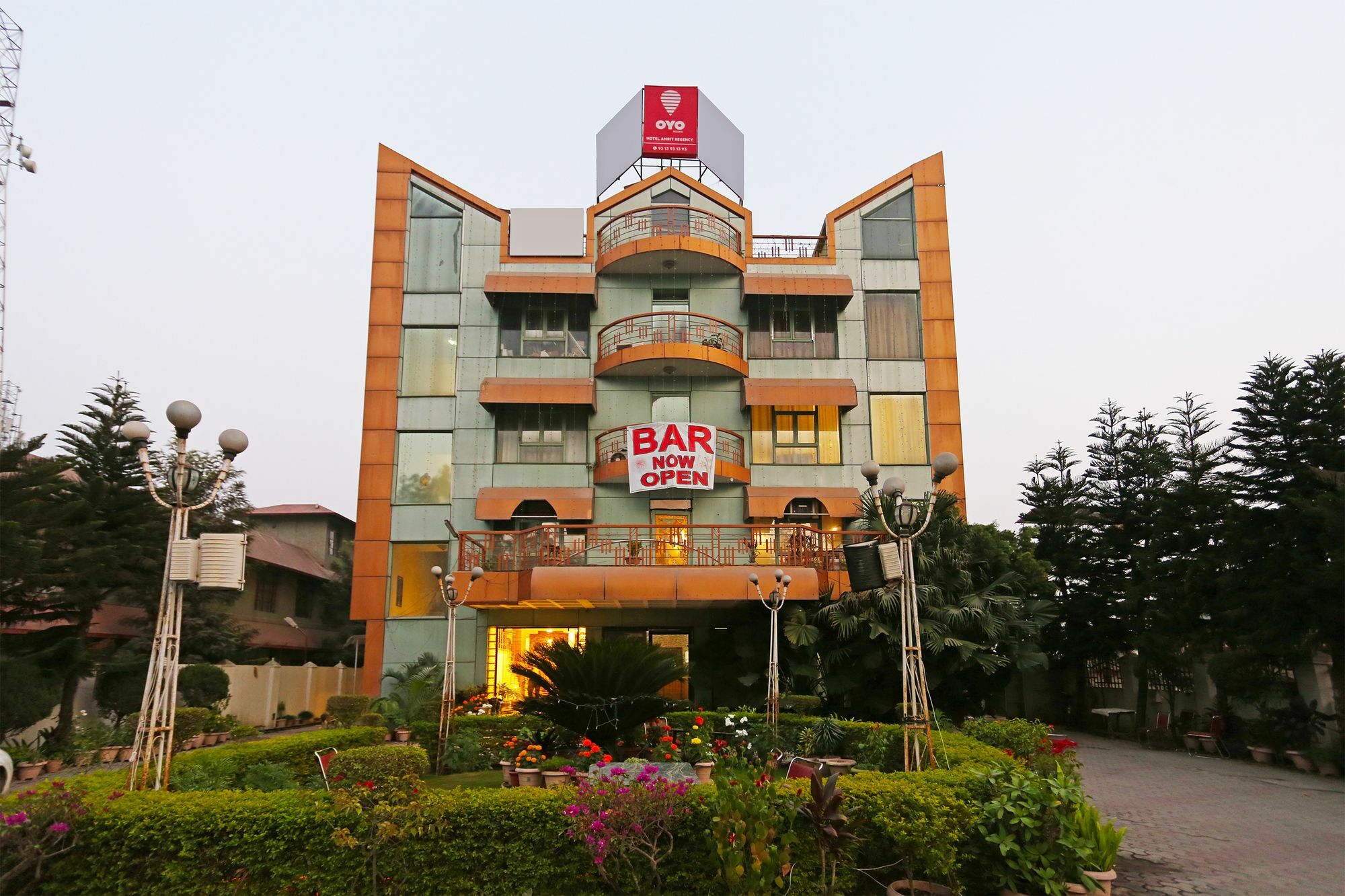 Oyo 10072 Hotel Amrit Regency Dehradun Exterior foto